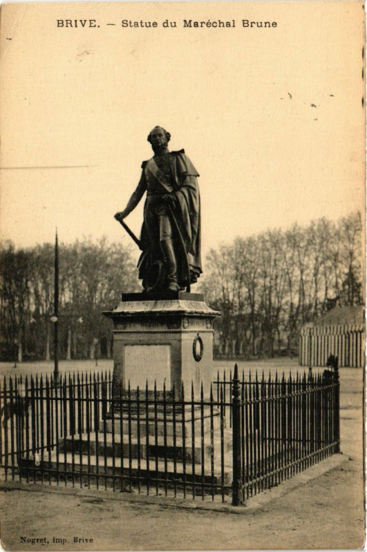Carte postale ancienne Brive - Statue du Marechal Brune