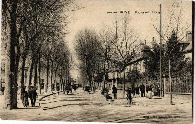 Carte postale ancienne Brive - Boulevard Thiers
