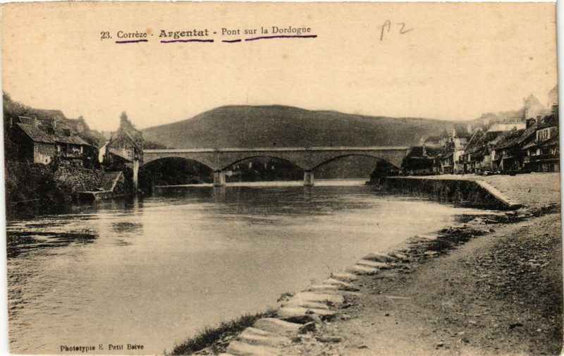 Carte postale ancienne Argentat - Pont sur la Dordogne