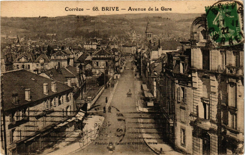 Carte postale ancienne Brive - Avenue de la Gare