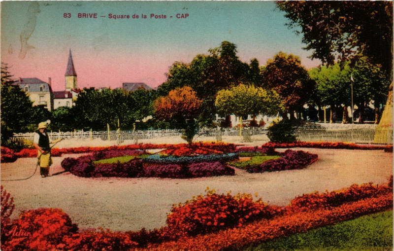 Carte postale ancienne Brive - Square de la Poste