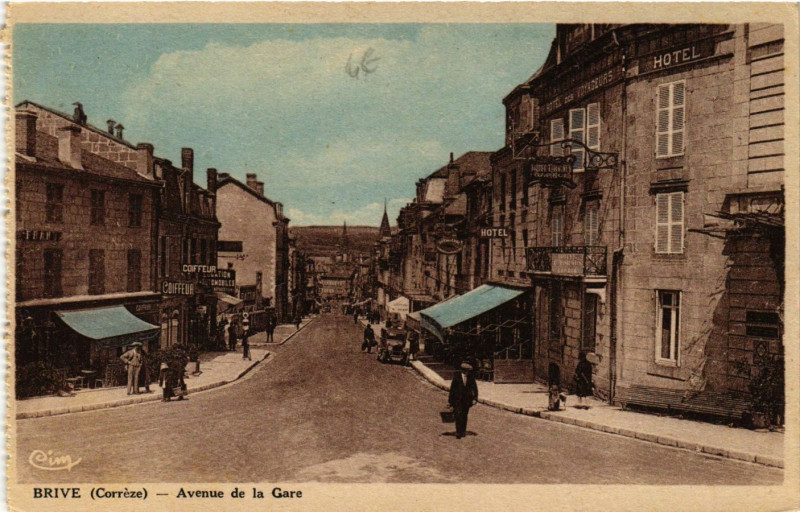 Carte postale ancienne Brive - Avenue de la Gare