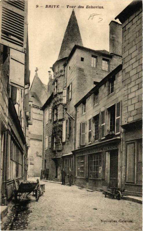 Carte postale ancienne Brive - Tour des Echevins