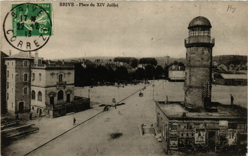 Carte postale ancienne Brive - Place du Xiv Juillet