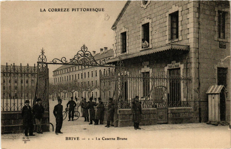 Carte postale ancienne Brive - La Caserne Brune
