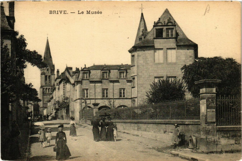 Carte postale ancienne Brive - Le Musée