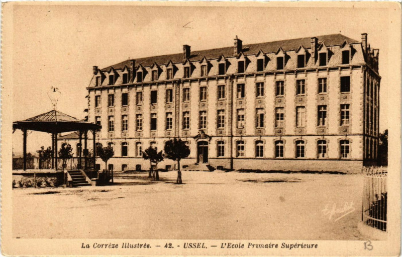 Carte postale ancienne Ussel - L'Ecole Primaire Superieure à Ussel