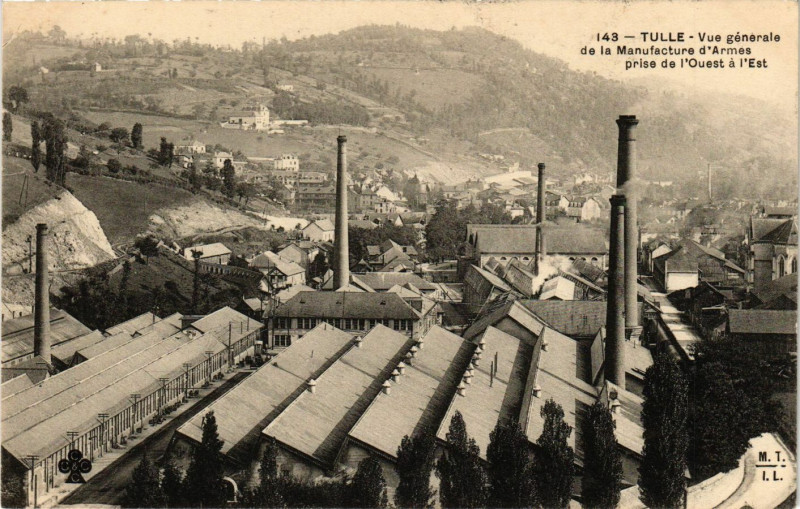 Carte postale ancienne Tulle - Vue générale de la Manufacture d'Armes à Tulle