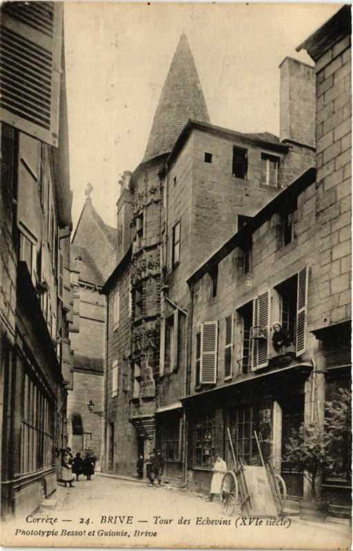 Carte postale ancienne Brive - Tour des Echevins