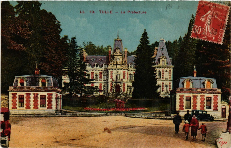 Carte postale ancienne Tulle - La Prefecture à Tulle