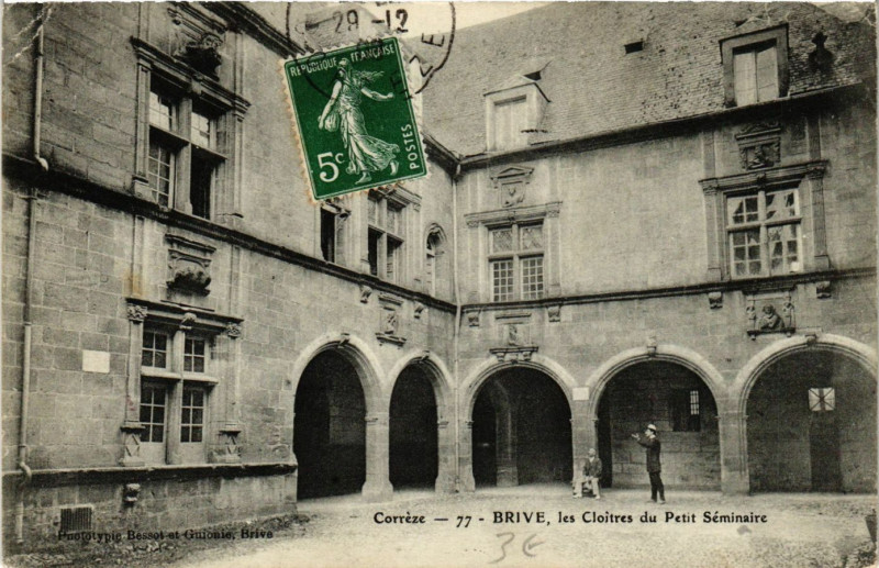 Carte postale ancienne Brive - Les Cloitres du Petit Seminaire