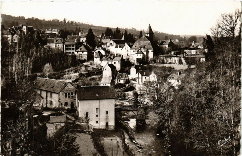 Carte postale ancienne Treignac - Vue du Vieux Treignac à Treignac