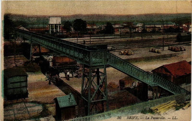 Carte postale ancienne Brive - La Passerelle
