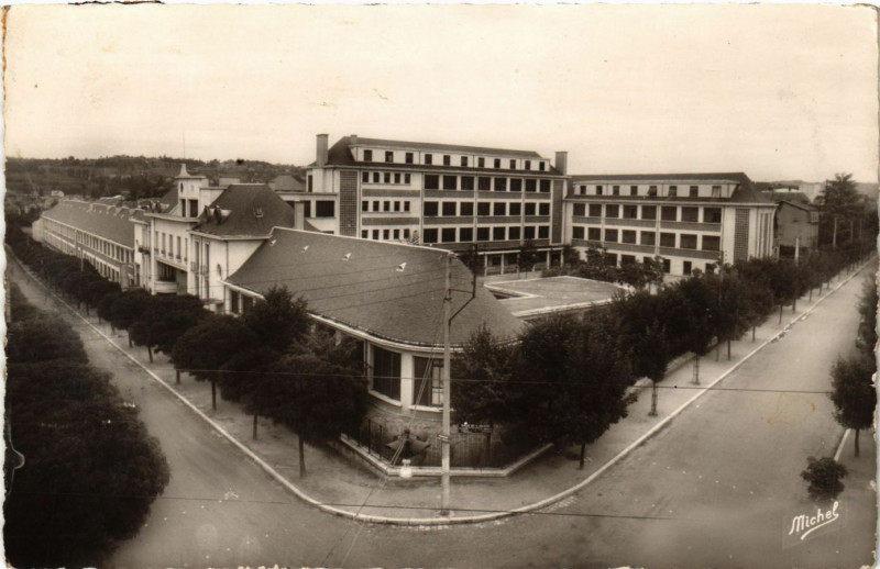 Carte postale ancienne Brive-la-Gaillarde - Lycée de Garcons à Brive-la-Gaillarde