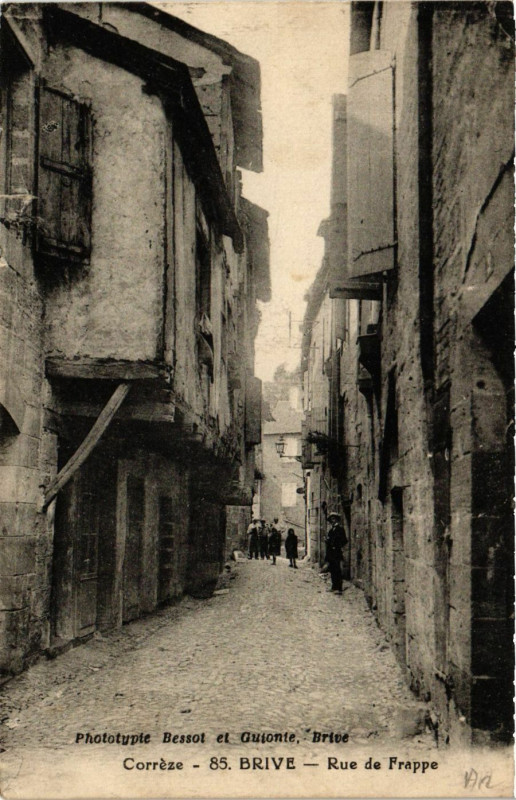 Carte postale ancienne Brive - Rue de Frappe