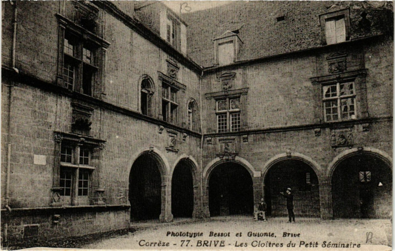 Carte postale ancienne Brive - Les Cloitres du Petit Seminaire