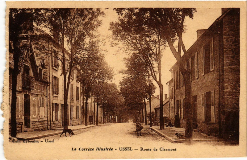 Carte postale ancienne Ussel - Route de Clermont à Ussel