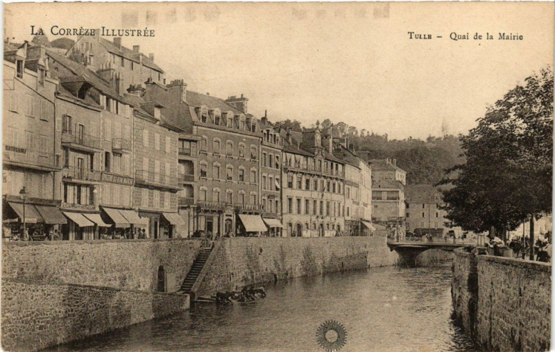 Carte postale ancienne Tulle - Quai de la Mairie à Tulle
