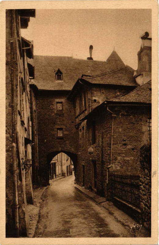 Carte postale ancienne Uzerche - Porte Becharie - Dite Barachaude à Uzerche