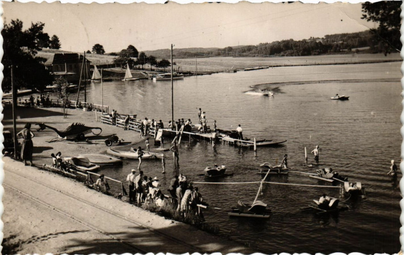 Carte postale ancienne Ussel - Neuvic d'Ussel - Le Lac à Ussel