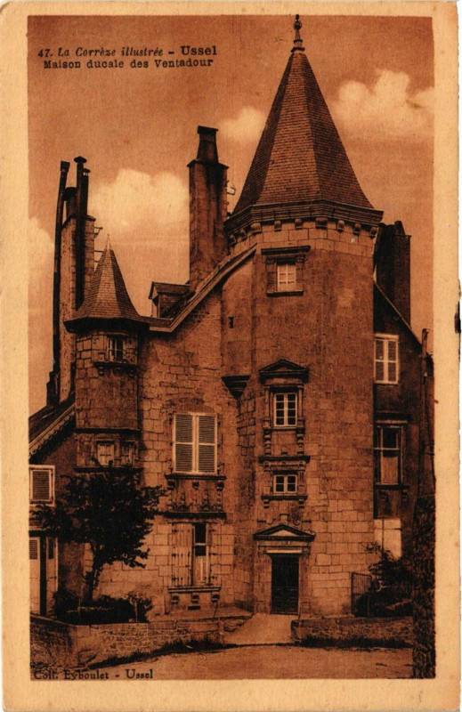 Carte postale ancienne Ussel - Maison ducale des Ventadour à Ussel