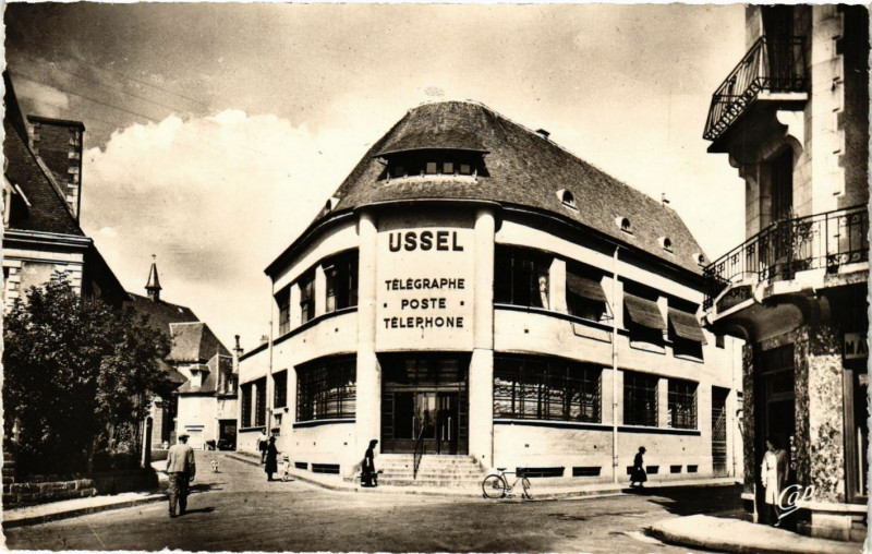 Carte postale ancienne Ussel - La Poste à Ussel