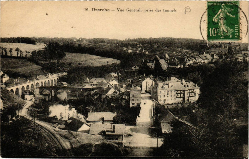 Carte postale ancienne Uzerche - Vue générale prise des Tunnels à Uzerche
