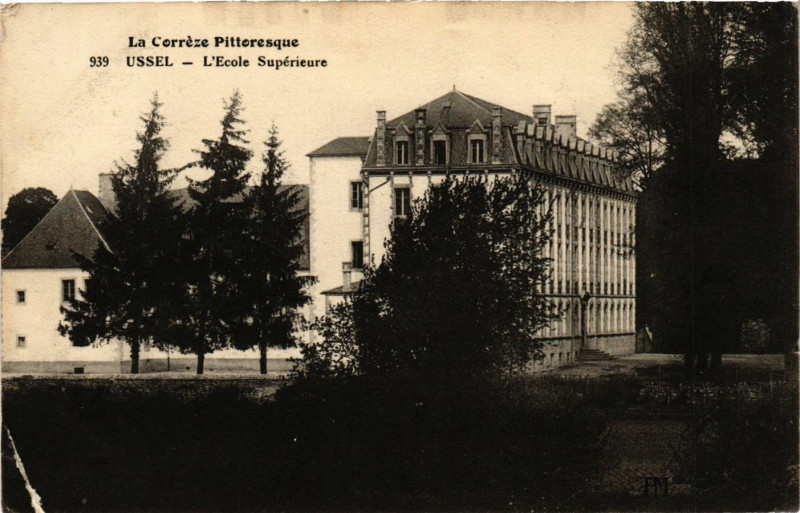 Carte postale ancienne Ussel - L'Ecole Superieure à Ussel