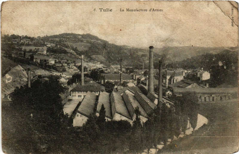 Carte postale ancienne Tulle - La Manufacture d'Armes à Tulle