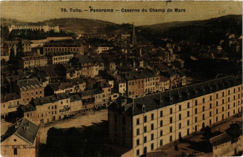 Carte postale ancienne Tulle - Panorama - Caserne du Champ de Mars à Tulle