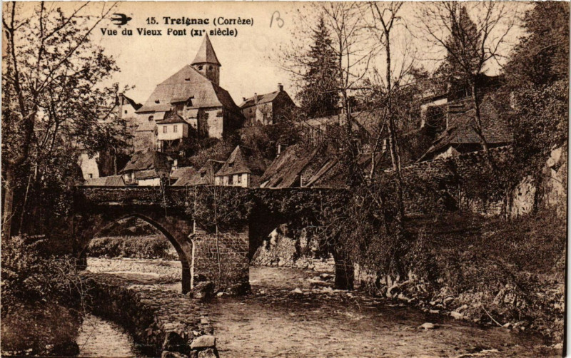 Carte postale ancienne Treignac - Vue du Vieux Pont à Treignac