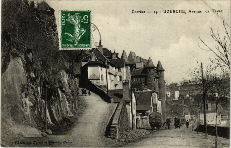 Carte postale ancienne Uzerche - Avenue de Tayac à Uzerche