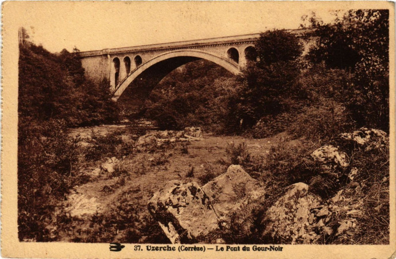 Carte postale ancienne Uzerche - Le Pont du Gour-Noir à Uzerche