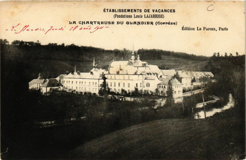 Carte postale ancienne La Chartreuse-du-Glandier - Etabl. de Vacances