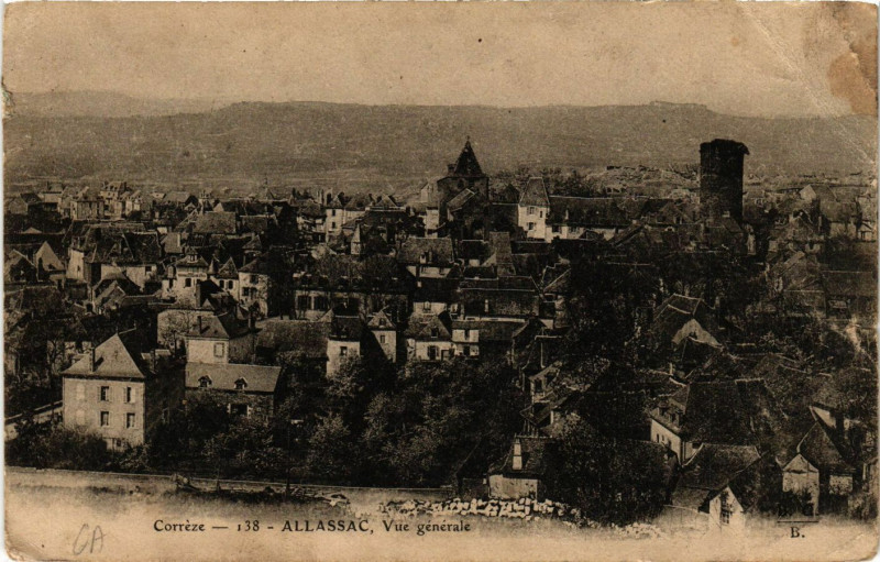 Carte postale ancienne Allassac - Vue générale à Allassac