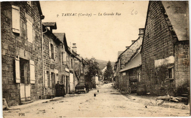 Carte postale ancienne Tarnac - La Grande Rue à Tarnac