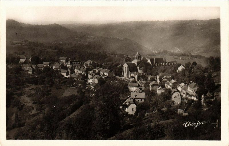 Carte postale ancienne Aubazine - Vue générale