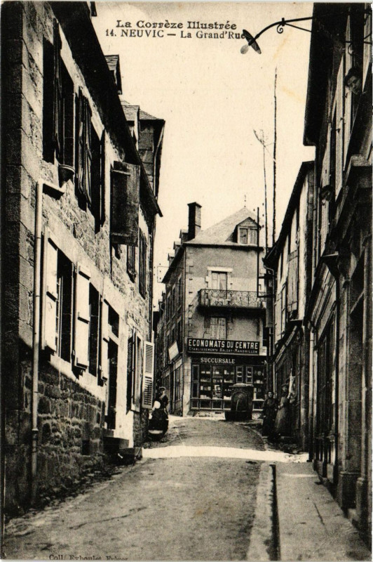 Carte postale ancienne Neuvic - La Grand'Rue à Neuvic