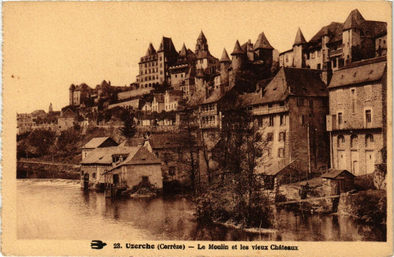 Carte postale ancienne Uzerche - Le Moulin et les Vieux Chateaux à Uzerche