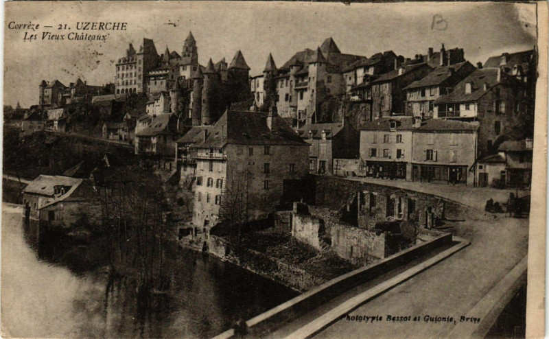 Carte postale ancienne Uzerche - Les Vieux Chateaux à Uzerche
