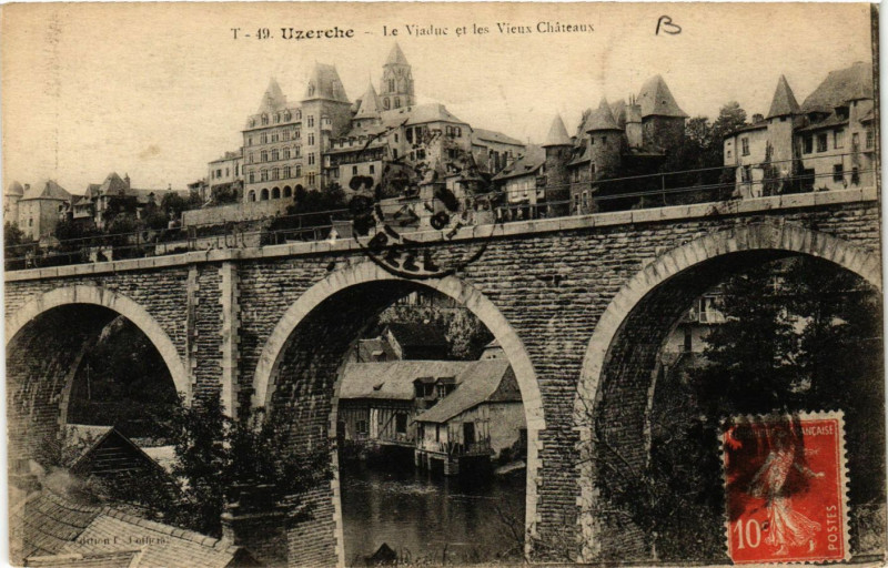 Carte postale ancienne Uzerche - Le Viaduc et les Vieux Chateaux à Uzerche
