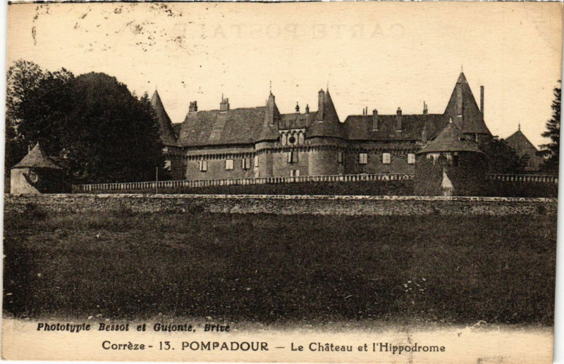 Carte postale ancienne Pompadour - Le Chateau et l'Hippodrome