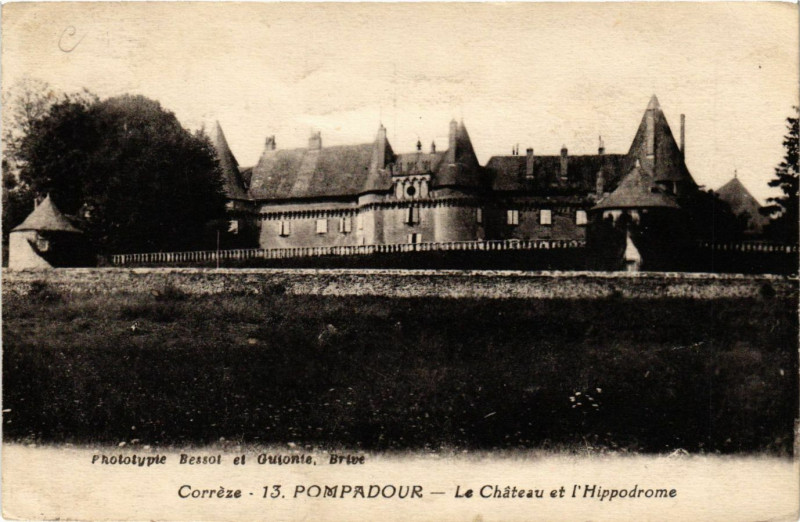Carte postale ancienne Pompadour - Le Chateau et l'Hippodrome
