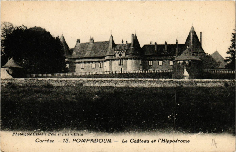 Carte postale ancienne Pompadour - Le Chateau et l'Hippodrome