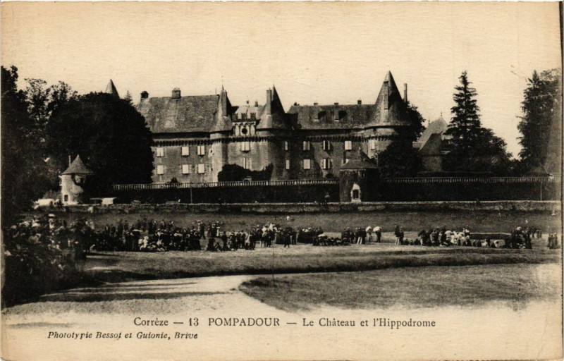 Carte postale ancienne Pompadour - Le Chateau et l'Hippodrome