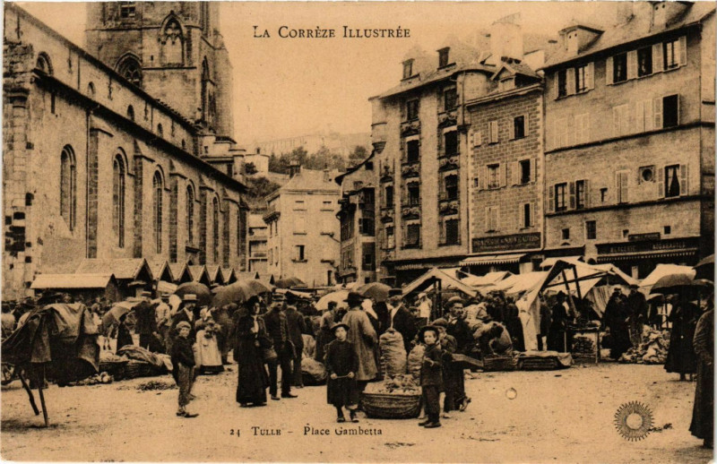 Carte postale ancienne Tulle - Place Gambetta à Tulle