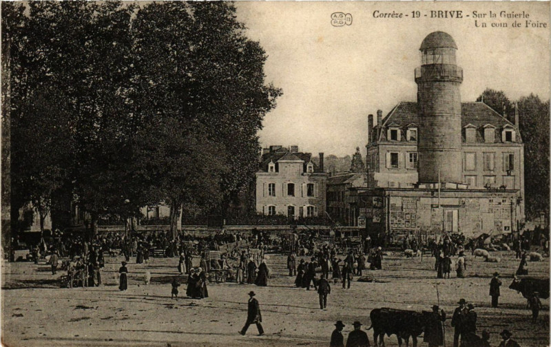 Carte postale ancienne Brive - Sur la Guierle - Un Coin de Foire