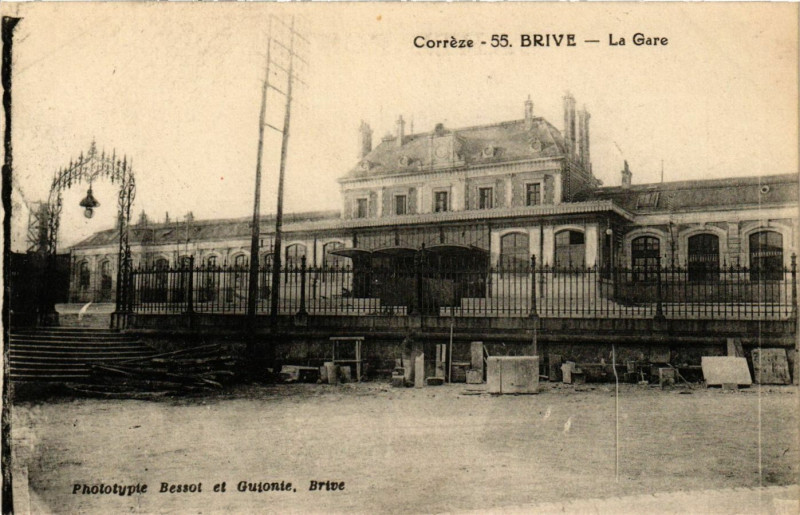 Carte postale ancienne Brive - La Gare