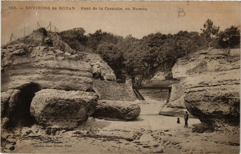 Carte postale ancienne Env. de Royan Pont de la Corniche au Bureau à Royan