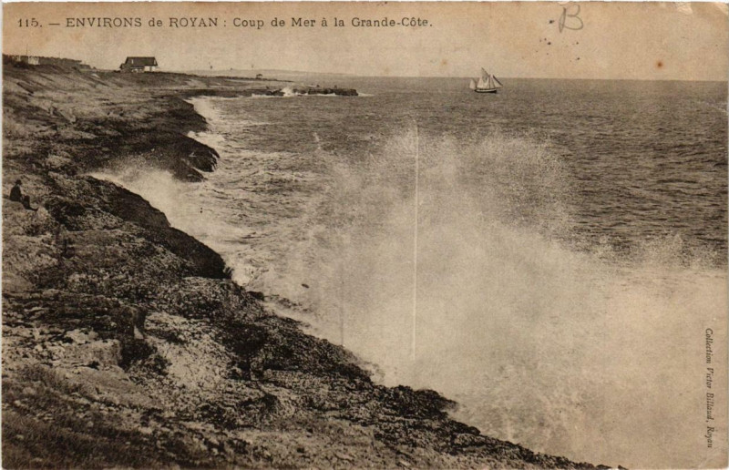 Carte postale ancienne Env. de Royan Coup de Mer a la Grande Cote à Royan